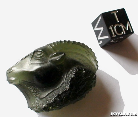 Carved-moldavite02.jpg